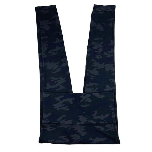 Spanx Look at Me Now Capri Leggings Womens Sz S Seamless Smoothing Black Camo - Picture 6 of 7
